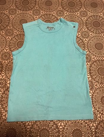 Teeshirt sans manches taille 12 ans