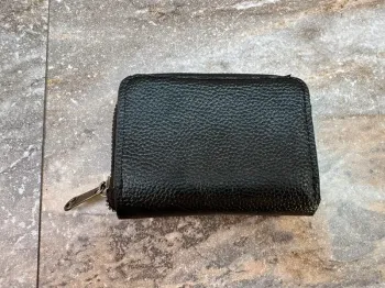 Porte carte en similicuir noir