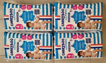 4 paquets de couches carryboo taille 4