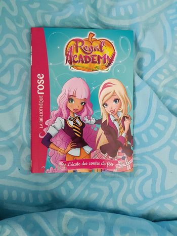 Livre Regal Academy