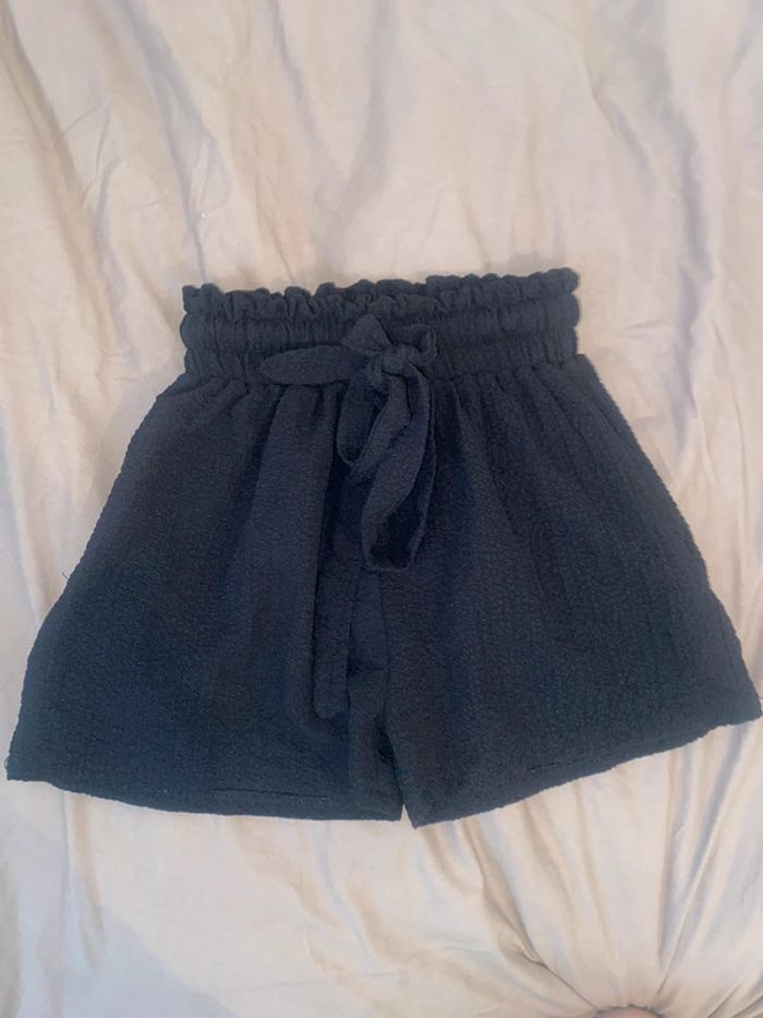 Short noir neuf