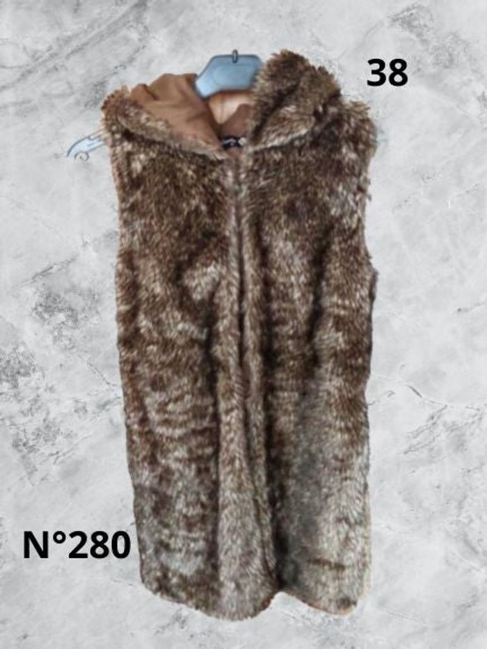 N°280 Veste marron, fausse fourrure T38. Danity.
