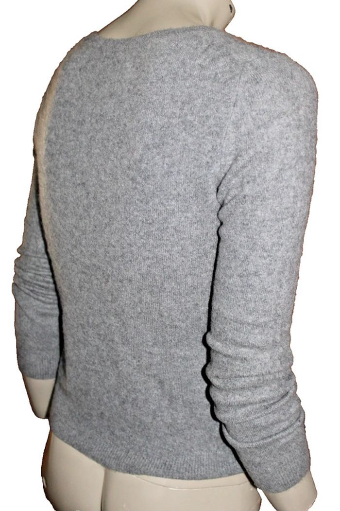 pull fin col v 100%cachemire marque agua cashmere taille indiquée XS = 34/36 - photo numéro 3