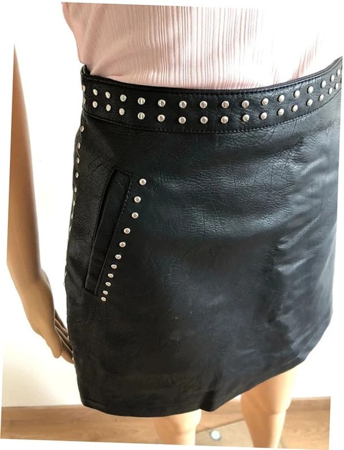 Jupe noire cloutée en simili cuir Astrid Black Label taille S jamais portée - photo numéro 5