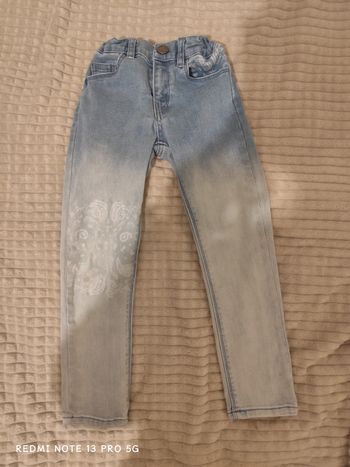 Jean fille de la marque IKKS, coupe slim fit, taille 6 ans.