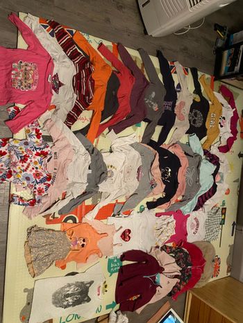 Lot 43 vêtements/hauts taille 3 ans