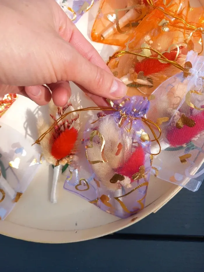 Boutonnieres en fleurs sechées  à offrir - photo numéro 4