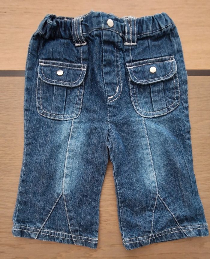 Jean bleu pattes d'éléphant 6 mois en parfait état