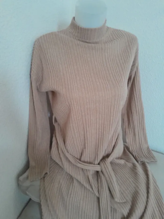 Robe pull longue 💫avec ceinture💫Primark 💫Taille 38-M - photo numéro 3