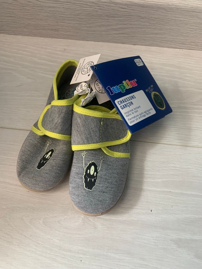 Chaussons neufs 25 - photo numéro 2