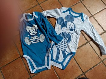 Lot deux body Mickey 23 mois