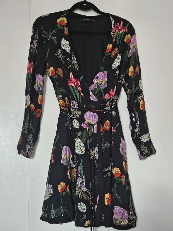 Robe portefeuille fleurie Zara