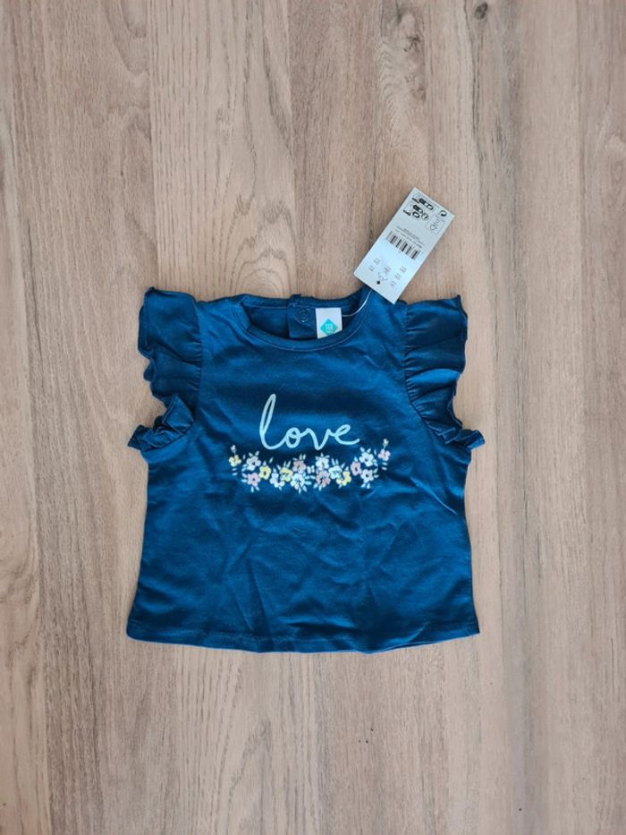 Tee-shirt 6 mois neuf avec etiquette