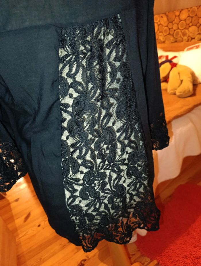 Jolie blouse manches 3/4 avec dentelle et dentelle au dos marque DPM taille 40 - photo numéro 7