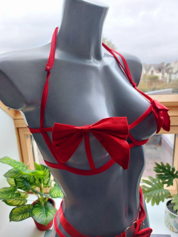 Ensemble 3 pièces composé d’un porte-jarretelles en strass - photo numéro 7