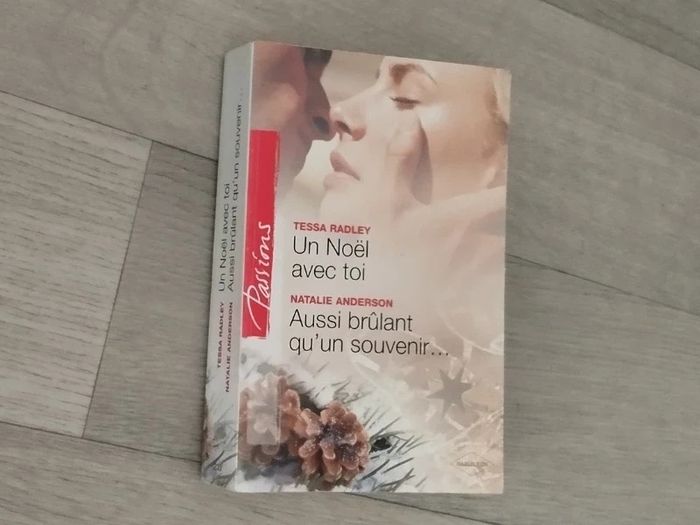 2en1 romans inédits Un noël avec toi et Aussi brûlant qu'un souvenir  7620938929 - photo numéro 3