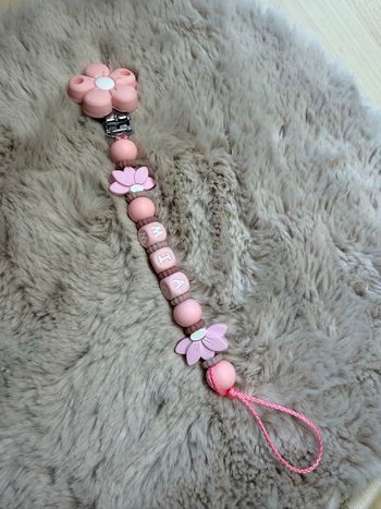 Attache tétine fleur 
