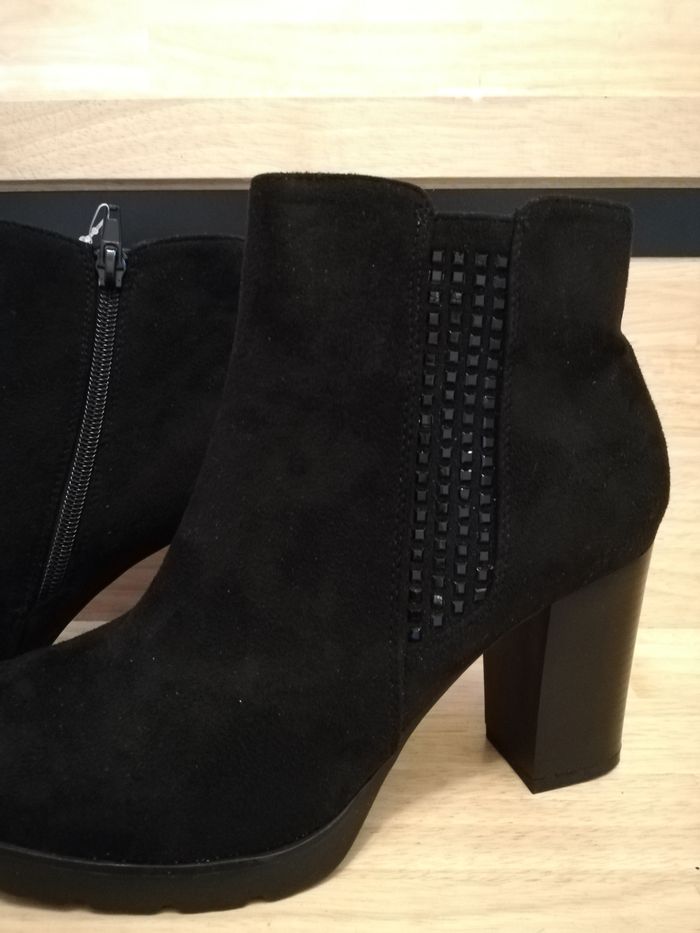 Bottines en daim neuve pointure 39 - photo numéro 2