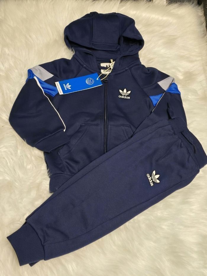 NEUF (non porté) 🏷💙😍🥰👌🤩 sublime  survetement ADIDAS  2 ans (92cm) garçon (prix ferme)🤩😍💙