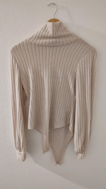Bodie femme colle roulé
