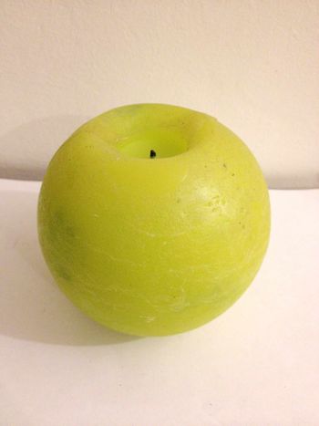 Bougie jaune pomme de forme ronde pour festivité ou autre