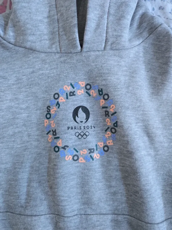 Sweat fille taille 5ans - photo numéro 2