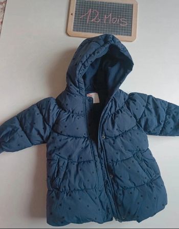 Très joli manteau doublé polaire du pareil au même taille 12 mois en très bon état