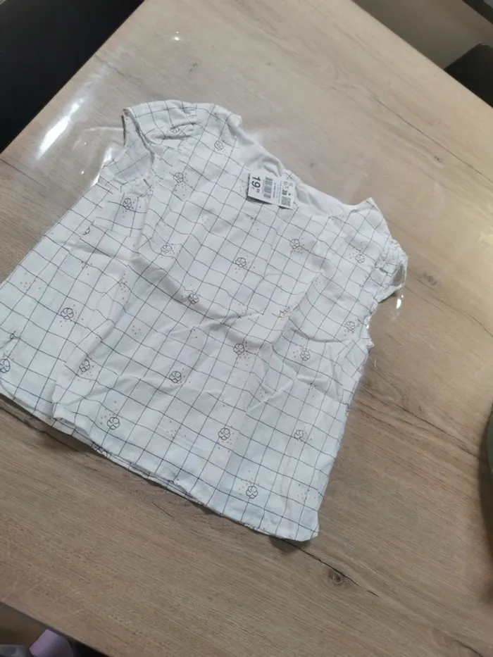 Blouse manches courtes taille 12 ans