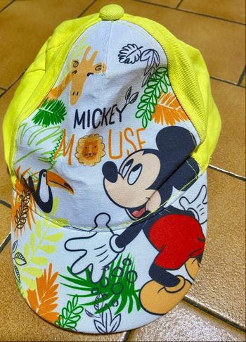 Casquette Mickey couleur jaune taille 50 bon état