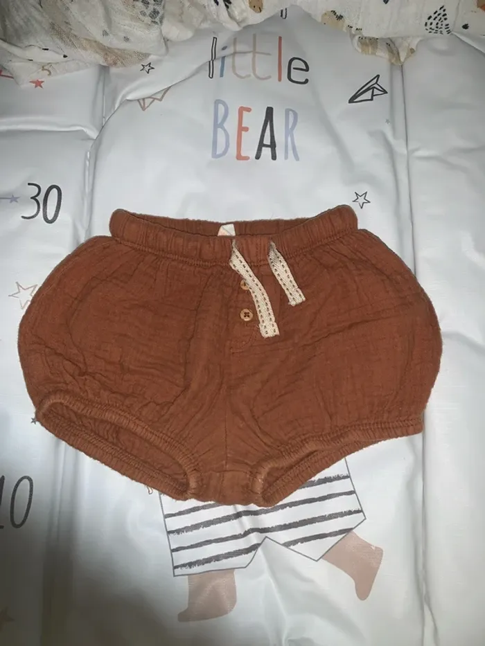 Short barboteuse 3 mois marron camel Hema - photo numéro 2