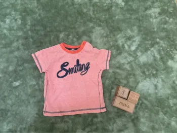 T shirt rouge écriture smiling