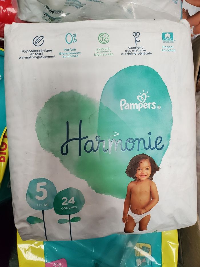 Couches Pampers Harmonie taille 5, 24 couches.