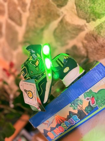 Basket dinosaures Jurassic lumière 