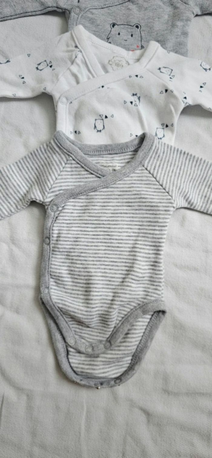 Lot de 3 bodies bébé à manches longues très  Bon état - photo numéro 3