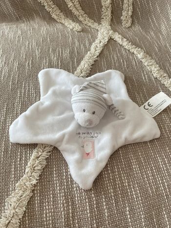 Peluche doudou plat 25cm Nicotoy ours blanc bonnet rayé gris très bon état