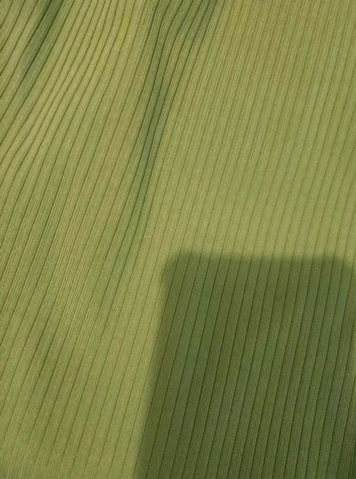 Haut  t  shirt  verte cotelé femme - photo numéro 2