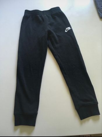 Jogging / Pantalon de sport TRÈS BON ÉTAT pour garçon taille 6 / 7 ans couleur noir
