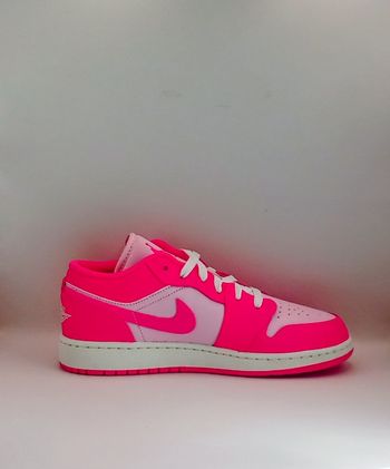 Jordan 1 low triple pink taille 38.5 neuves