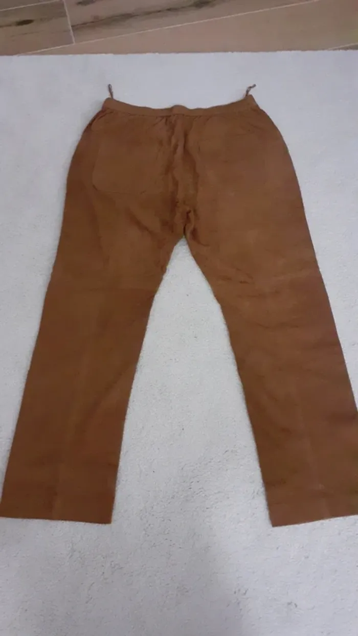 Magnifique pantalon Daim Mango