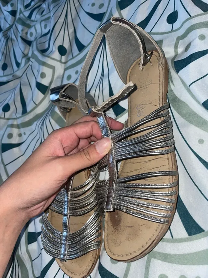 Nue pieds fille - photo numéro 2