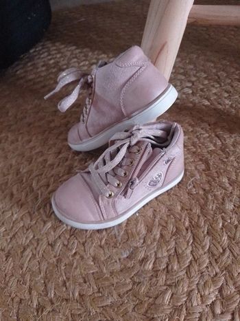Basket montante taille 25- lacets et fermeture éclair sur le côté