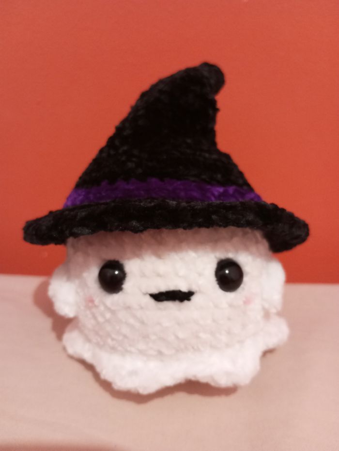Halloween : petit fantôme sorcier au crochet