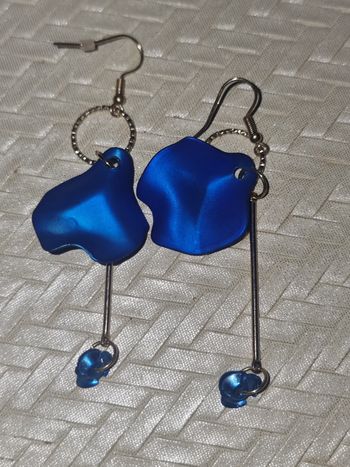 Boucle d'oreilles pendante bleu électrique