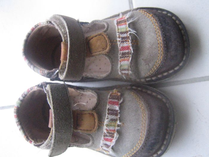 chaussure semi ouverte garçon en daim taille 22