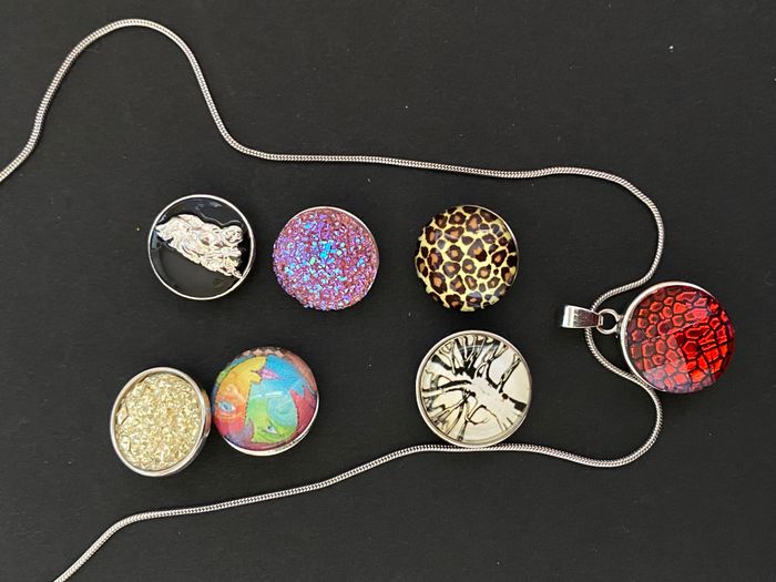 Collier avec 7 boutons pressions interchangeables - photo numéro 6
