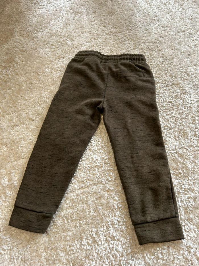 Jogging kaki • Primark • taille 3/4 ans - photo numéro 3