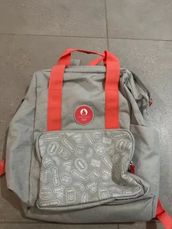 Sac à dos Paris 2024, 20L 38x28x15cm, neuf avec étiquette