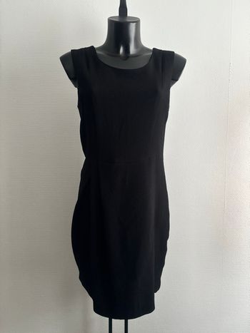 Robe noire classique neuve