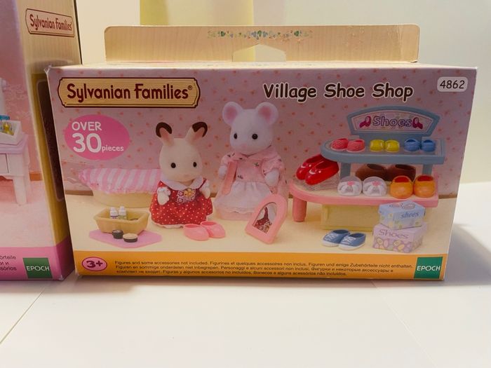 Sylvanian lot chambre et coiffeuse et boutique de chaussures - photo numéro 3