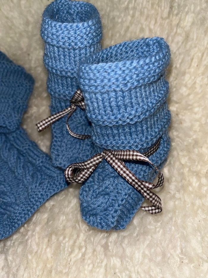 Ensemble layette, brassière, bonnet et chaussons en laine - photo numéro 4